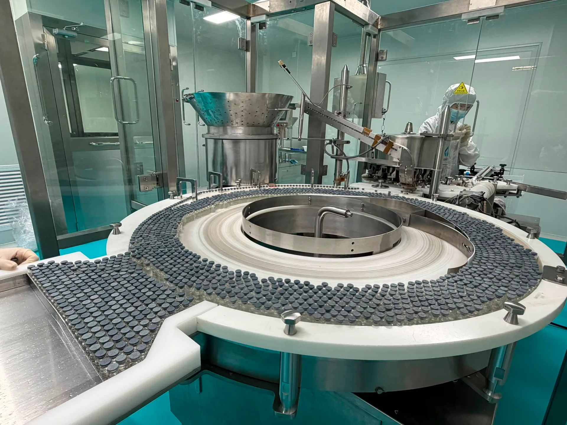 Vial accumulation turntable